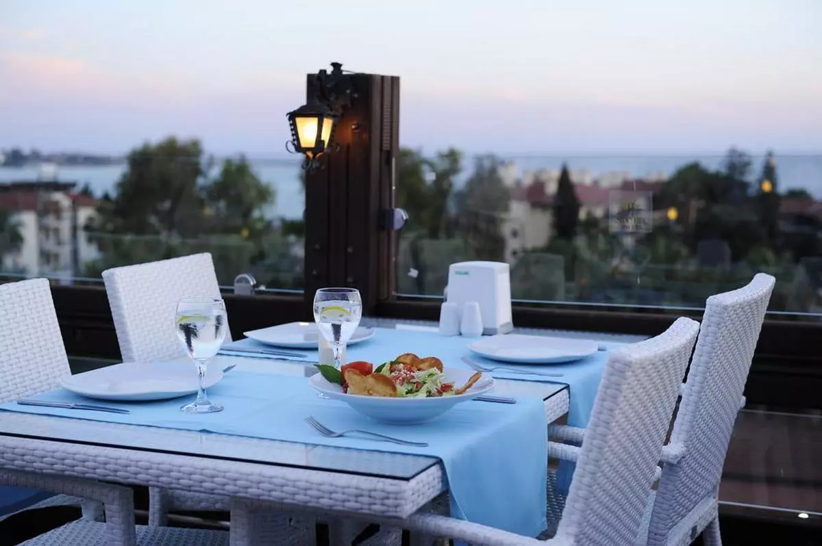 JOKER Side Hill food (Copy).jpg